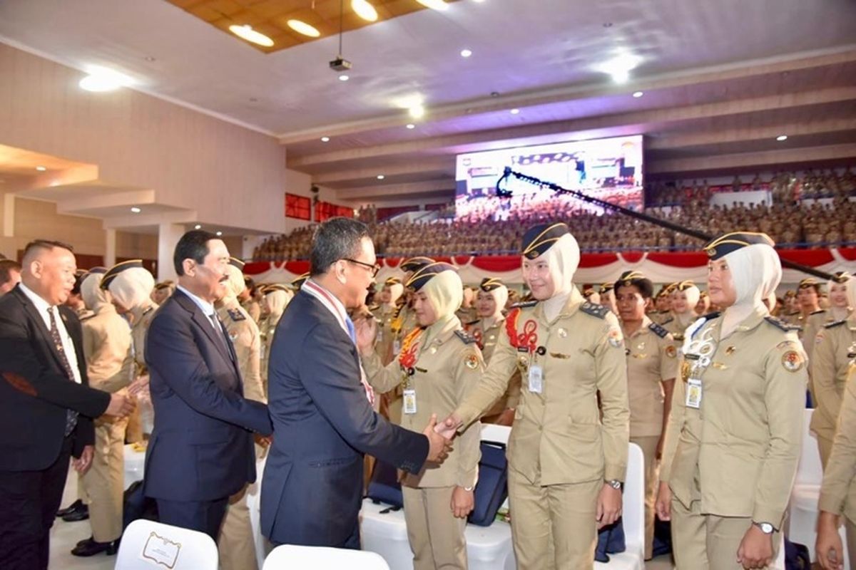 Menteri Pelindungan Pekerja Migran dan Kepala BP2MI Abdul Kadir Karding menghadiri Stadium General di Balairung Rudini, Kampus IPDN Jatinangor, Jawa Barat (Jabar), Rabu (26/2/2025). 