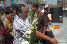 Eks Petinggi JI Letakkan Mawar di Monumen Bom Bali