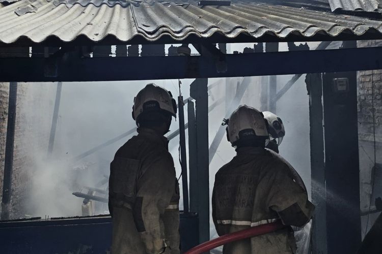 Rumah di Semarang Hangus Terbakar, Satu Wanita Terjebak Ditemukan Meninggal Dunia