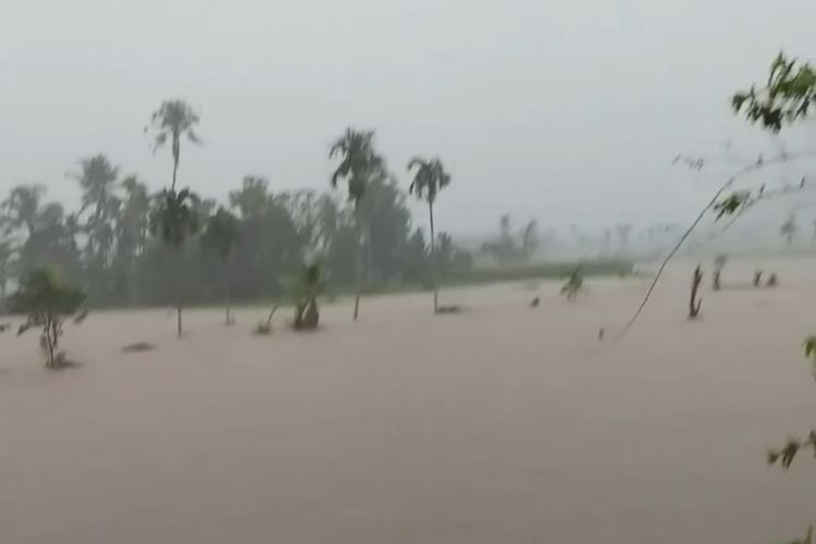 Banjir Bandang Terjang Pasaman, Dua Warga Hanyut Saat Melintas di Jembatan