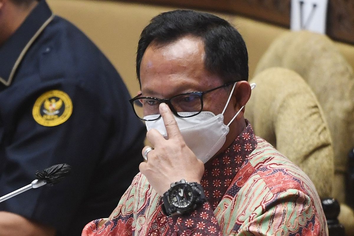 Minister of Home Affairs Tito Karnavian during a meeting with the House of Representatives on September 21 in Jakarta. 