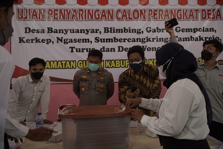 Monitoring pelaksanaan tes perangkat desa oleh Pemkab Kediri. 