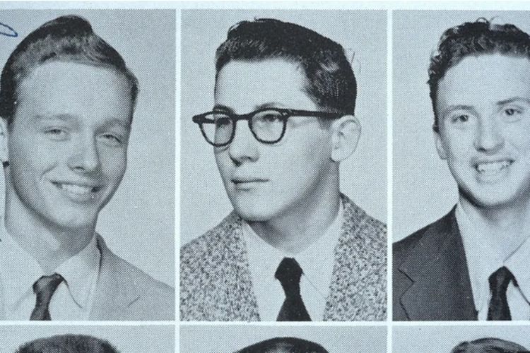 Aldrich Ames (tengah) putus kuliah, tapi ayahnya membantunya mendapatkan pekerjaan di CIA.