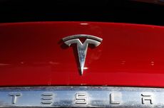 Mobil Tesla dengan Sistem Kemudi Otopilot Tabrak Truk Berhenti di AS