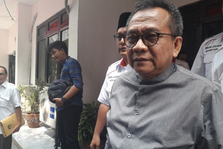 Politikus Partai Gerindra Mohamad Taufik memberikan pernyataan kepada wartawan di Kantor Bawaslu DKI Jakarta, Sunter, Kamis (16/8/2018).