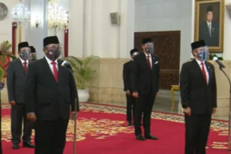 President Joko Widodo inaugurates six cabinet ministers and five deputy ministers at the State Palace on Wednesday, December 23. 