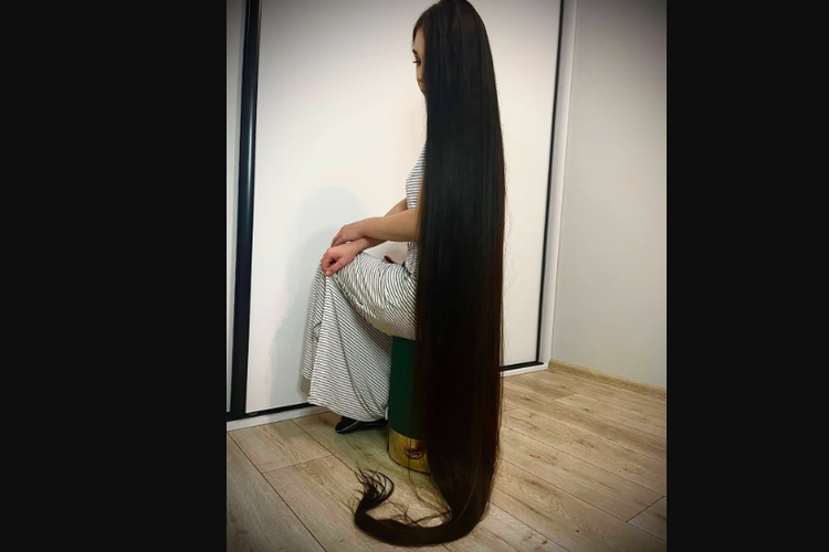 Karolina pemilik rambut panjang 