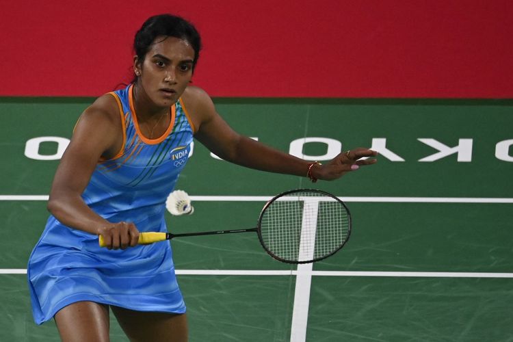 Pebulu tangkis tunggal putri India, P. V. Sindhu, saat bertanding di Olimpiade Tokyo 2020.