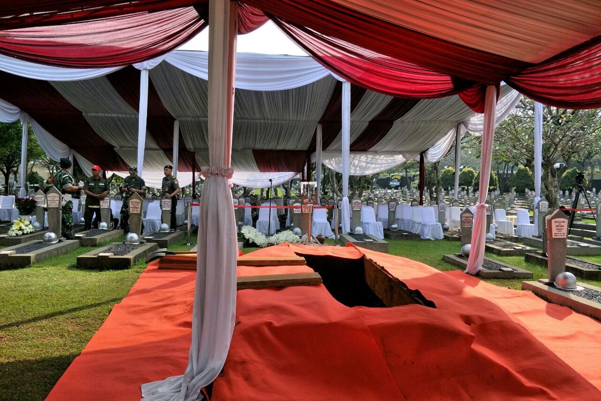 Makam Ani Yudhoyono, istri Presiden keenam Susilo Bambang Yudhoyono, di Taman Makam Pahlawan Kalibata, Minggu (2/6/2019). 