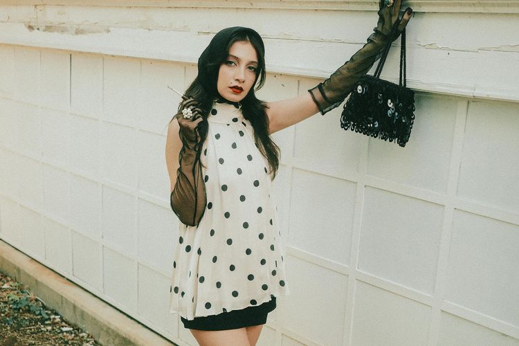 5 Inspirasi Bergaya dengan Motif Polkadot yang Jadi Tren Fesyen
