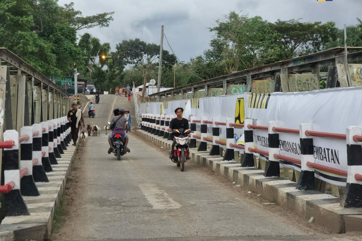 Jembatan Cisokan, Kabupaten Cianjur, Provinsi Jawa Barat.