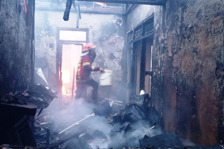 Sebelum Bakar Rumah Ayahnya, Perempuan di Cianjur Konsumsi Obat-obatan