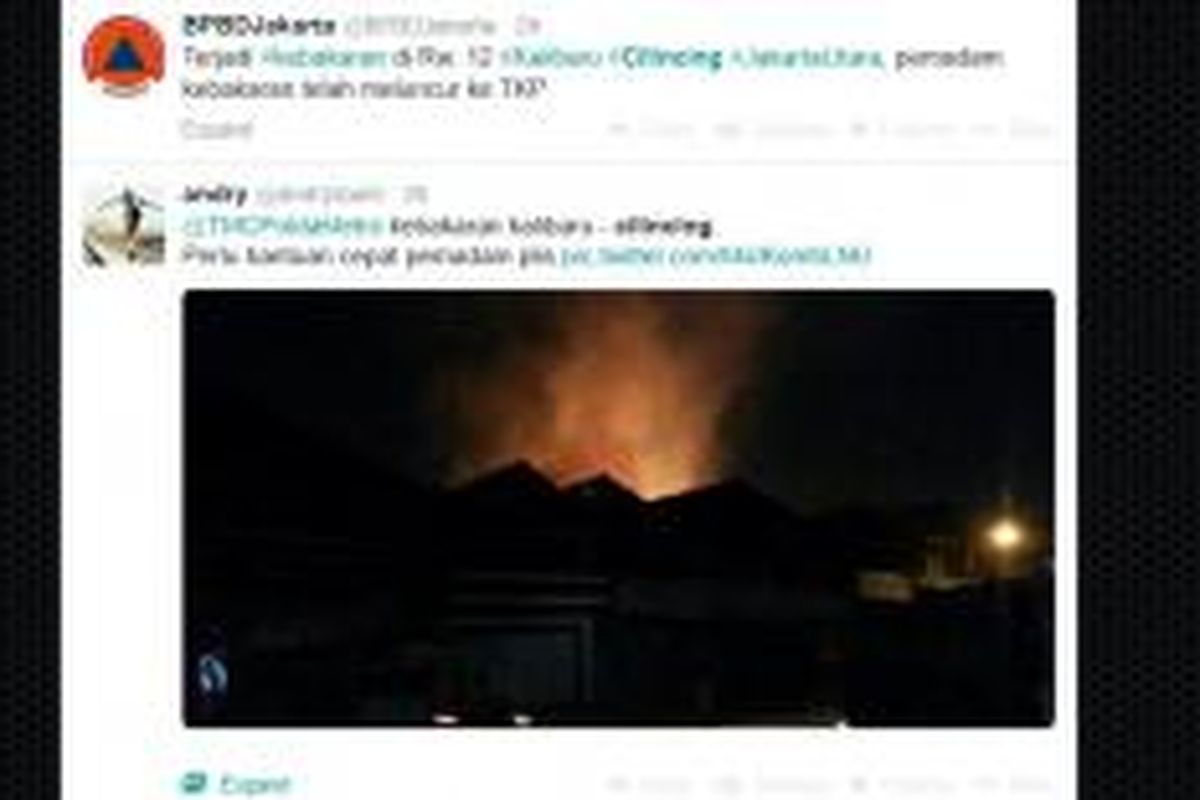 Kebakaran melanda gudang kayu di kawasan Cilincing, Jakarta Utara, Minggu (21/9/2014) malam. Hingga Senin (22/9/2014) dini hari, api belum padam.
