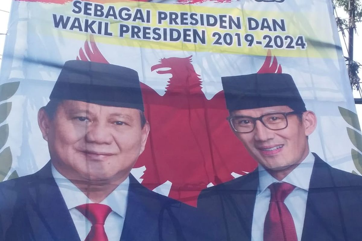 Baliho klaim kemenangan Paslon 02 Prabowo-Sandi terpampang di TL RS Bella, Jl Ir H Juanda Kota Bekasi, Rabu (8/5/2019).