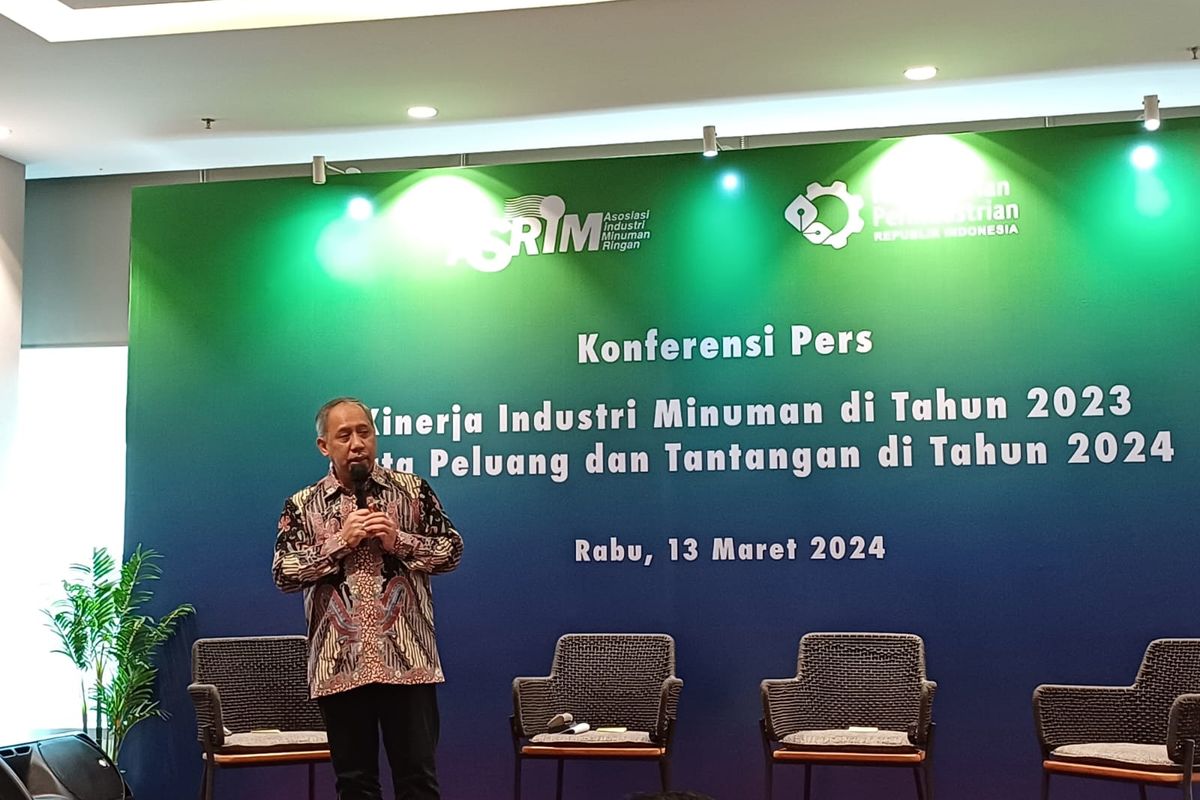 Ketua Umum Asosiasi Industri Minuman Ringan (ASRIM) Triyono Prijosoesilo dalam Konferensi Pers di Jakarta, Rabu (13/3/2024).