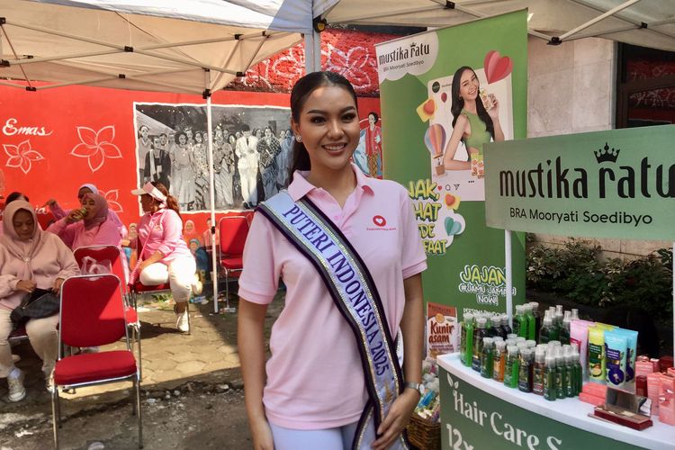 Firsta  Yufi Amarta Putri, Puteri Indonesia 2025, berbagi tips sehat yang harus dirawat baik dari dalam dan luar, dalam acara Empowerment walk KOWANI, di Menteng Jakarta Pusat, Sabtu (2/10/2025).