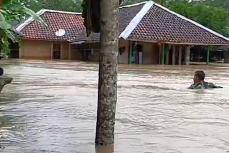 Kondisi banjir yang melanda wilayah selatan.Kabupaten Cianjur, Jawa Barat akibat hujan lebat, Rabu (4/12/2024)