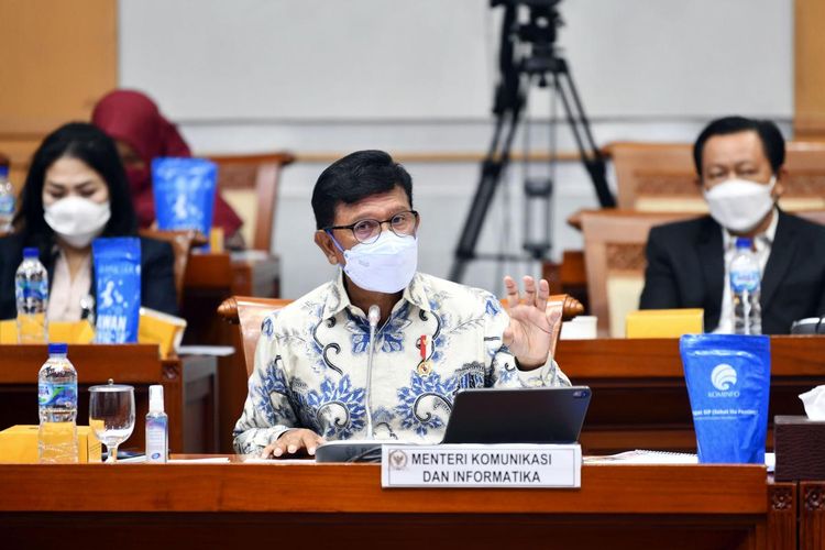 Menteri Komunikasi dan Informatika (Menkominfo) Johnny G Plate dalam Rapat Kerja (Raker) dan Rapat Dengar Pendapat (RDP) Kementerian Komunikasi dan Informatika (Kemenkominfo) bersama Komisi I DPR RI, Senayan, Jakarta, Selasa (16/11/2021). 