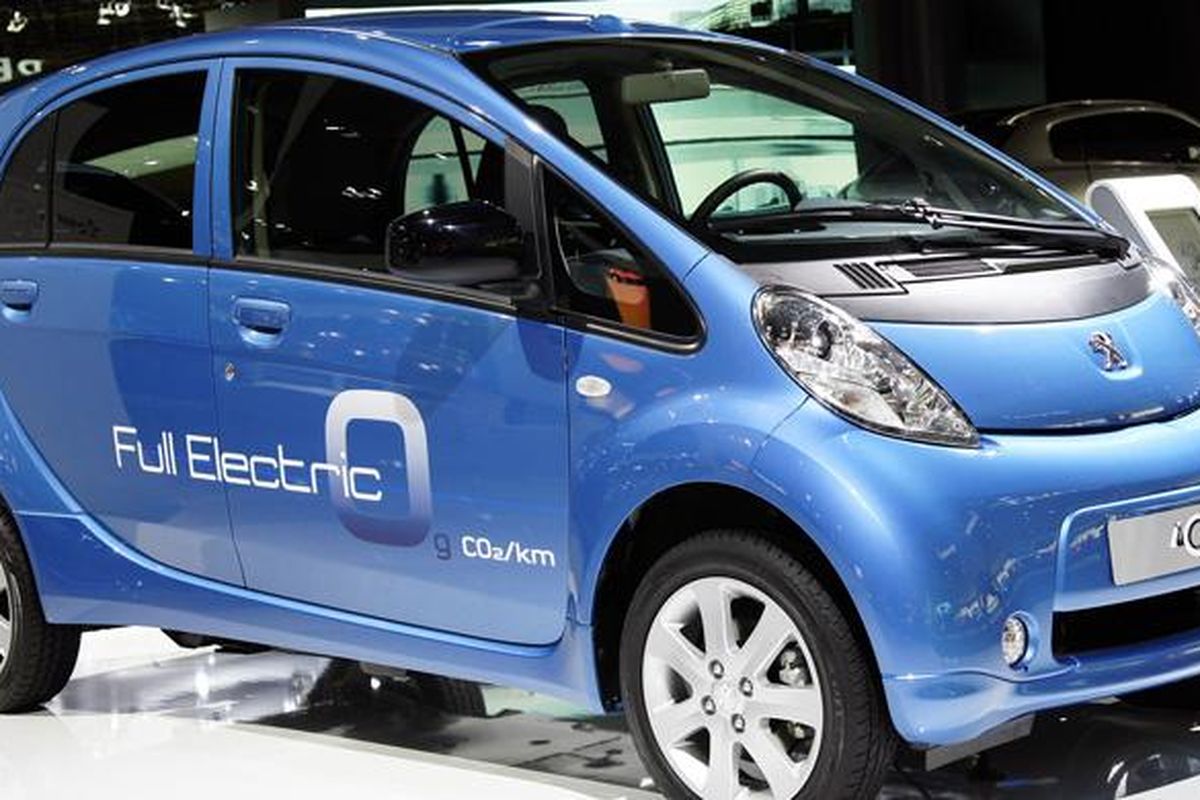 Peugeot iOn, saudara kembar Mitsubishi i-MiEV.