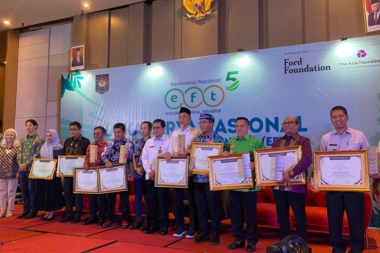 Para pemerintah daerah yang mendapatkan penghargaan dalam penerapan dan pengembangan skema TAPE/TAKE/ALAKE dalam kebijakan keuangan daerahnya.