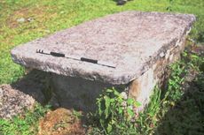 Kubur Batu: Fungsi, Ciri-ciri, dan Lokasi Penemuan