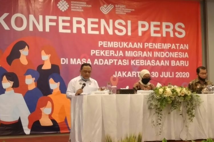 Menteri Ketenagakerjaan Ida Fauziyah memberikan keterangan pers di Kantor Kemnaker, Jakarta, Kamis (30/7/2020).