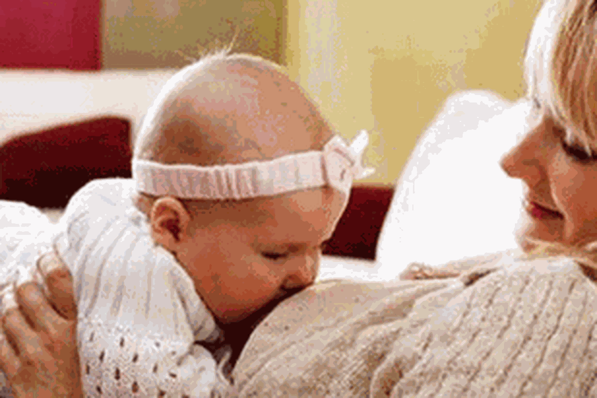 Ilustrasi : Cara bayi menyusu langsung berbeda dengan menggunakan botol dot.