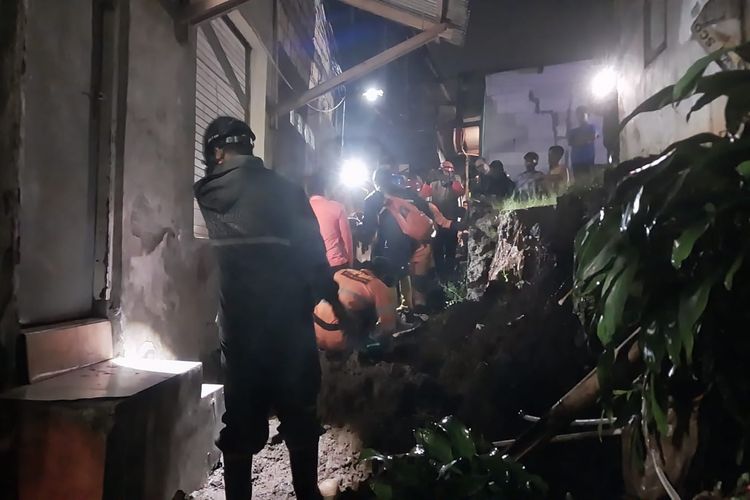 Detik-detik Tembok Roboh di Bogor yang Makan Korban: Terdengar Suara Mirip Gempa