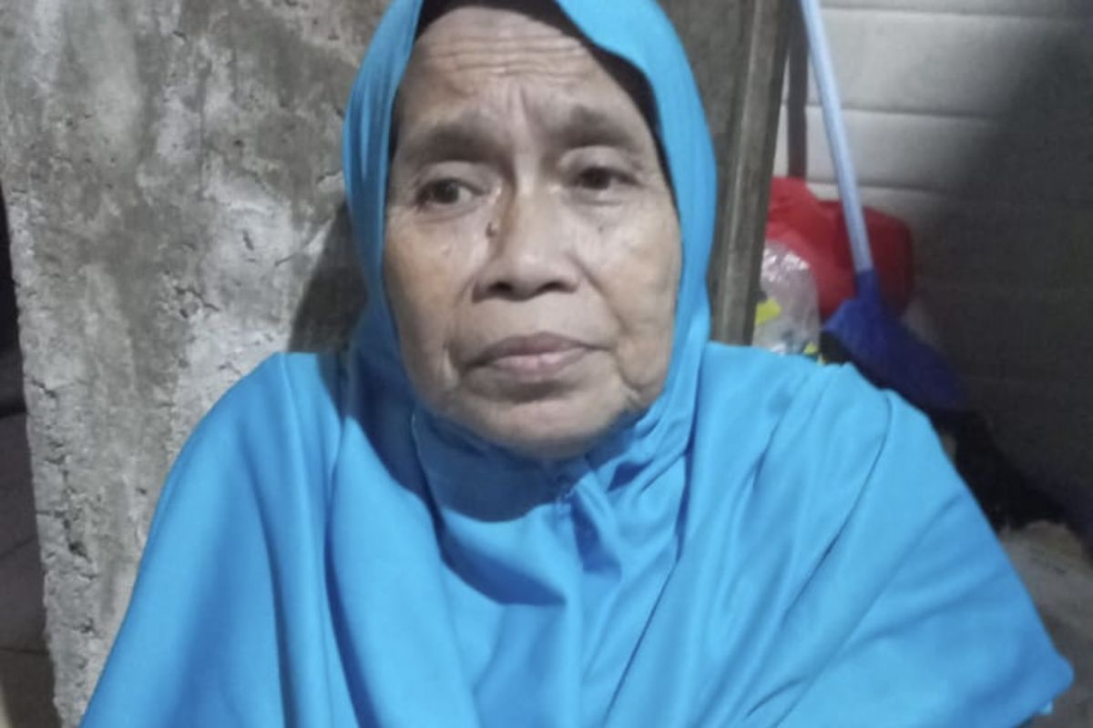 Seorang ibu bernama Fatimah (66) menjadi korban hipnotis di salah satu minimarket yang berada di Kedung Halang Wesel, Kelurahan Sukaresmi Kecamatan Tanah Sareal, Kota Bogor.