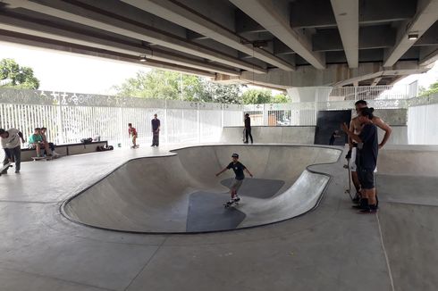 Skatepark di Kolong Flyover Pasar Rebo Rampung, Kini Tahap Uji Coba