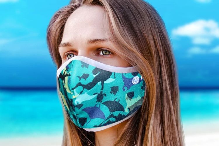 Masker buatan Asosiasi Profesional Instruktur Selam (PADI) dalam kemitraan dengan RashR. Masker ini terbuat dari botol plastik dan dibanderol Rp 318.000 per buah.