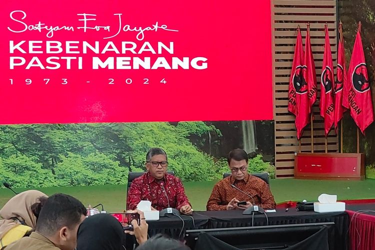 Sekretaris Jenderal PDI-P Hasto Kristiyanto dalam konferensi pers di Kantor DPP PDI-P, Jalan Diponegoro, Menteng, Jakarta, Senin (8/1/2024).