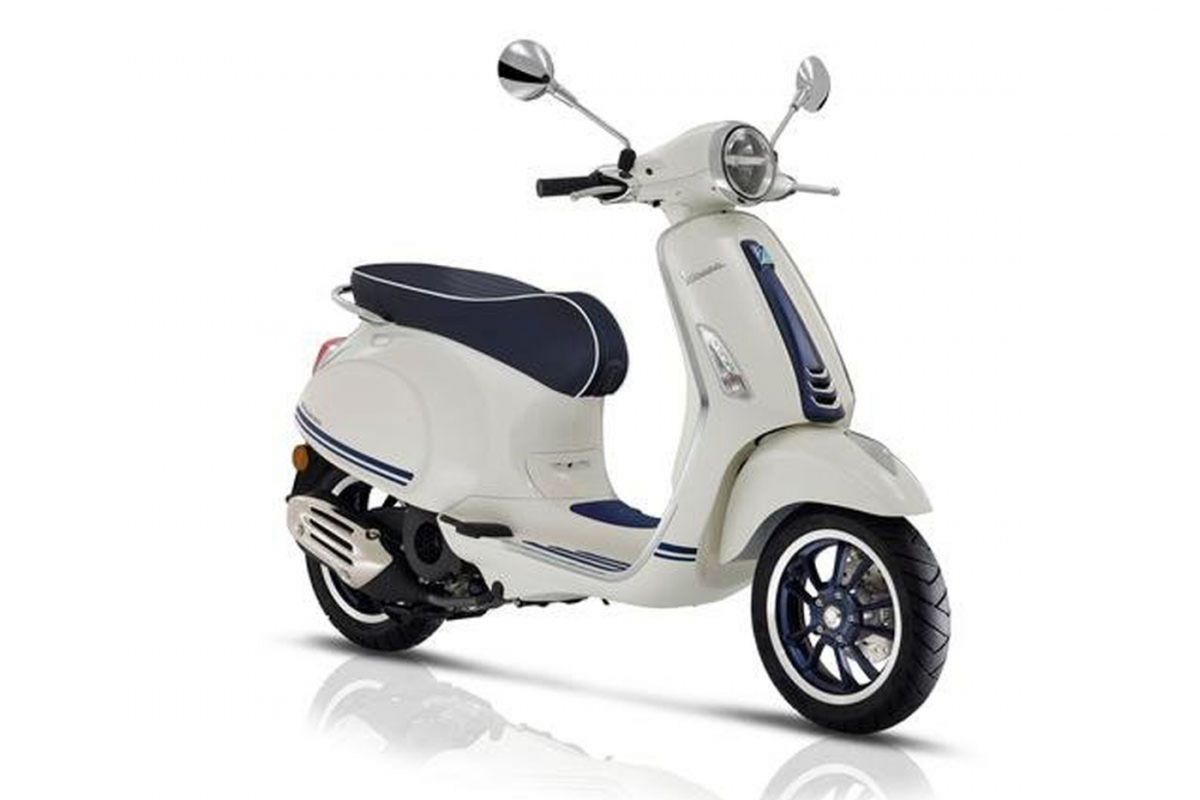 Vespa Primavera Yacht Club.