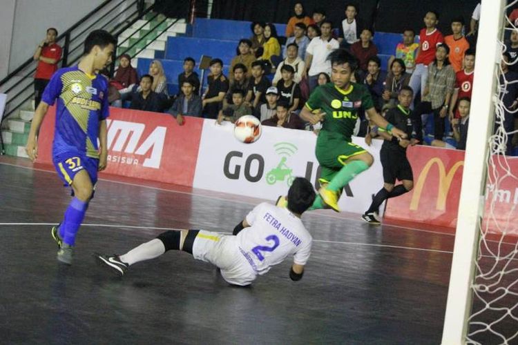 Universitas Budi Luhur (UBL) keluar sebagai kampiun LIMA Futsal: Air Mineral Prim-A Greater Jakarta Conference 2018 setelah di final pada Selasa (4/12), UBL mengalahkan Univ. Negeri Jakarta (UNJ) dengan skor 6-2.