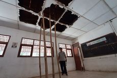 Ngeri, Atap Sekolah Ini Nyaris Roboh, Hanya Disangga Bambu