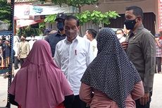 Presiden Jokowi Serahkan Bantuan Modal Rp 1,2 Juta kepada Pedagang Pasar Gemolong