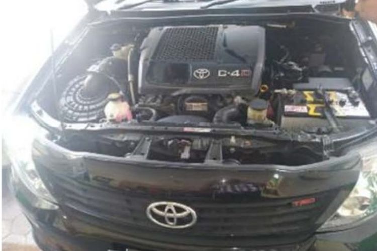 Foto kondisi mesin Toyota Fortuner lansiran 2014 yang akan dilelang pemerintah
