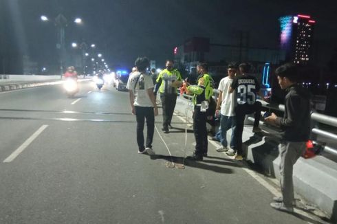 Sepasang Pelajar Tewas Ditabrak Mobil Saat Berhenti di Atas Fly Over Pekanbaru