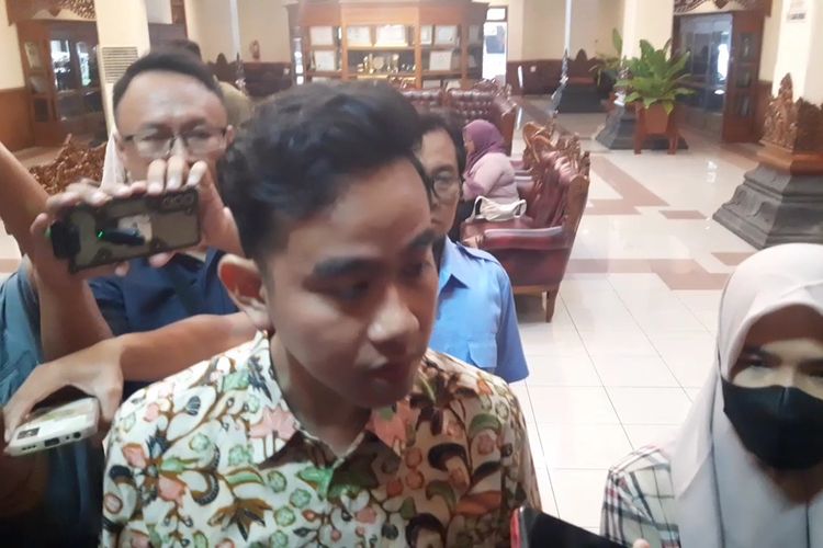 Cawapres terpilih 2024 sekaligus Wali Kota Solo, Gibran Rakabuming Raka di Solo, Jawa Tengah, Rabu (17/4/2024).