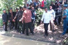 Pantau Sodetan, Jokowi Turun Sampai Pinggir Sungai Citarum