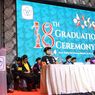 Wisuda Ke-18 PresUniv, Prof. Chairy Ajak Wisudawan Berani Hadapi Tantangan Masa Depan