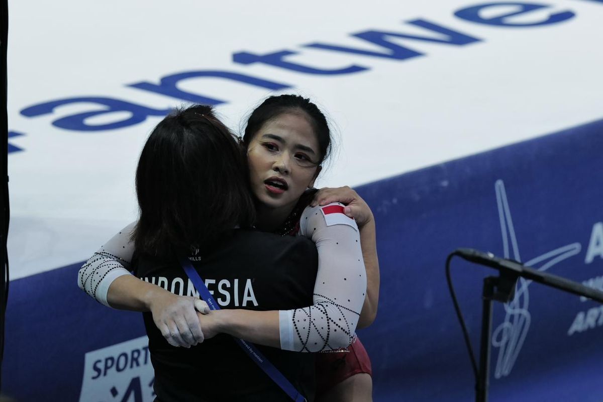 Pesenam Indonesia, Rifda Irfanaluthfi, tampil di Kejuaraan Dunia Artistik 2023 di Antwerp, Belgia. Rifda mengukir sejarah dengan menjadi pesenam Indonesia pertama yang akan tampil pada ajang Olimpiade.