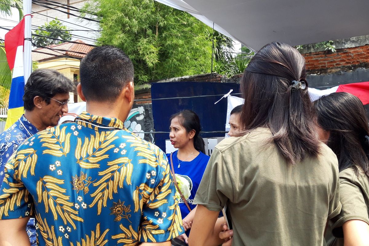 Sejumlah mahasiswa STTB protes karena tak bisa gunakan hak pilihnya di TPS 045 Petamburan, Tanah Abang, Jakarta Pusat, Rabu (17/4/2019)