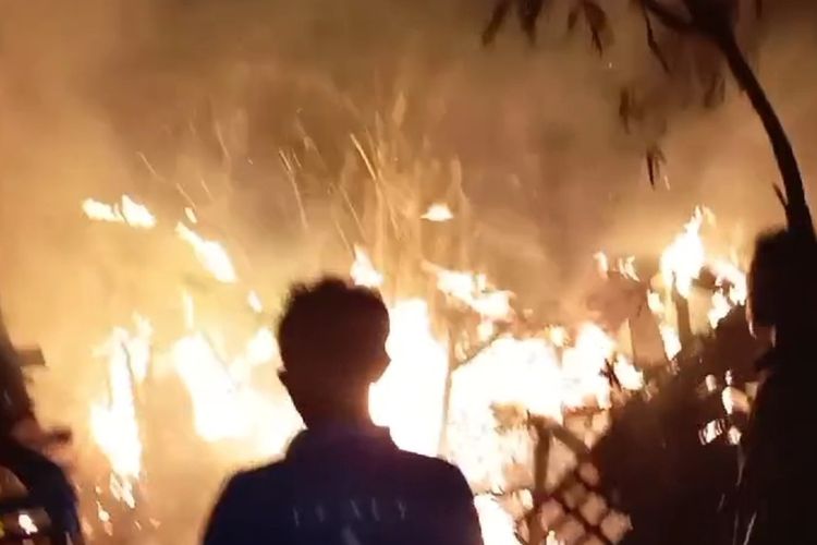 Tangkapan layar kebakaran di Gedangsari, Gunungkidul. Selasa (30/7/2024) malam