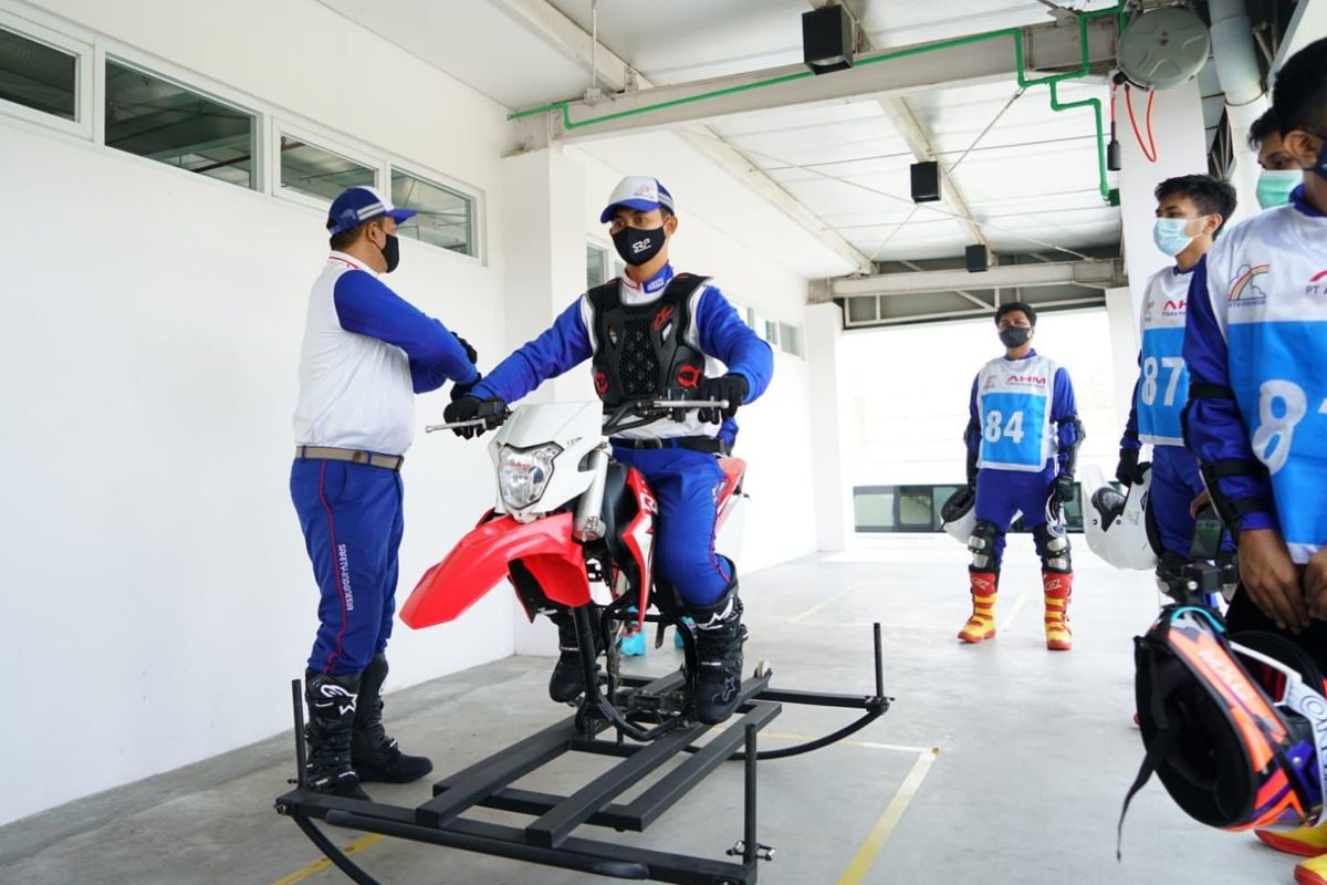 Pelatihan keselamatan berkendara di AHM Safety Riding Park