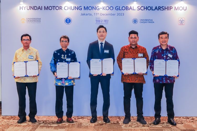 PresUniv diwakili Rektor Prof. Chairy (paling kanan) menjadi satu-satunya universitas swasta di Indonesia yang menjadi bagian kerja beasiswa global Hyundai Motor Chung Mong-Koo Foundation (11/12/2023).