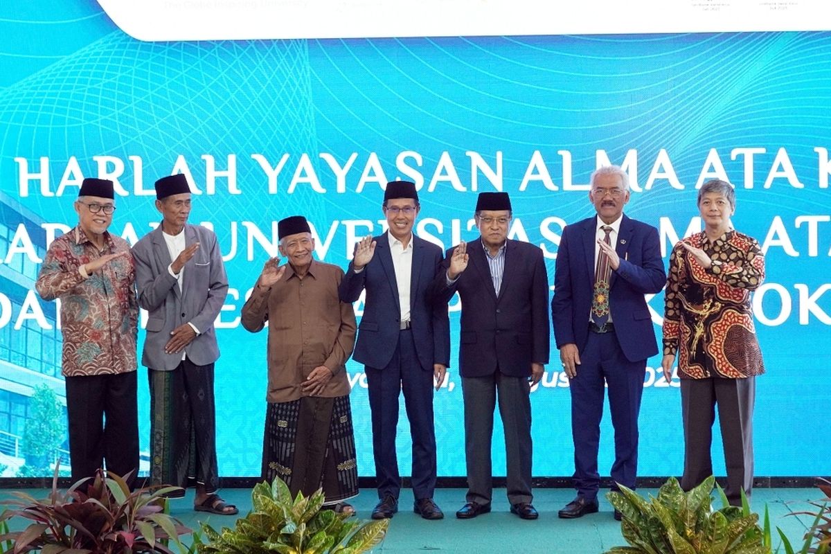 Para tokoh menghadiri peringatan Harlah ke-10 Universitas Alma Ata sekaligus peresmian Prodi Kedokteran dan Pendidikan Profesi Dokter di Yogyakarta, Rabu (20/8/2025).             