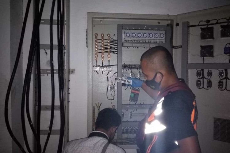 Pencurian perangkat listrik dan elektronik dalam bangunan pengendali air underpass Bandar Udara Yogyakarta International Airport (YIA) di Kapanewon Temon, Kabupaten Kulon Progo, Daerah Istimewa Yogyakarta. Kerugian sekitar dari Rp 200.000.000.