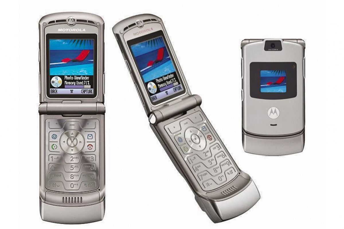 Ilustrasi ponsel clamshell Motorola Razr.