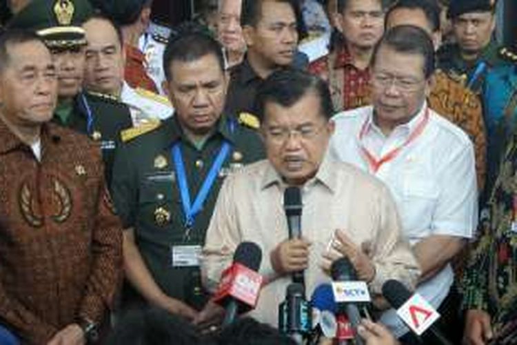 Wakil Presiden Jusuf Kalla usai meresmikan pembukaan pameran Indo Defence 2016 expo & forum di JIExpo Kemayoran, Jakarta Pusat, Rabu (2/11/2016).